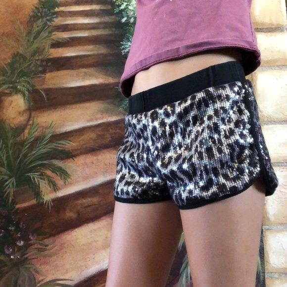 Black and sliver Sequence shorts - Picture 3 of 3
